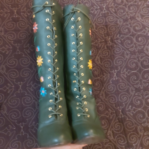 B.A.I.T Penny Road style vegan green floral boots - Picture 3 of 5
